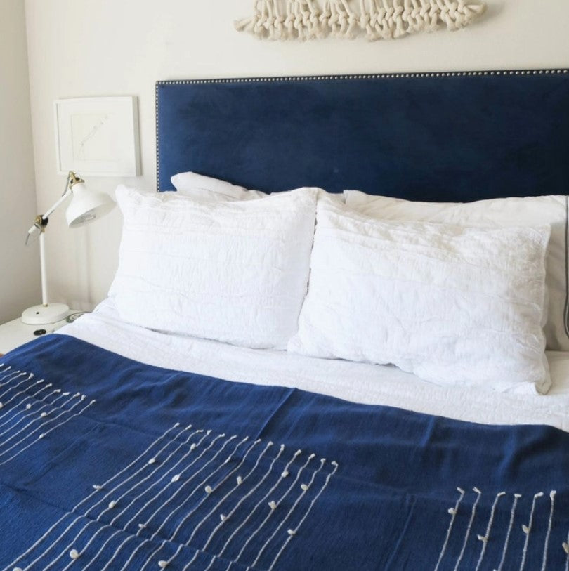 Luxurious merino wool blanket by Allied Goods, soft and warm for cozy layering. Allied Goods merino blanket, premium quality for comfort and modern home decor. Soft and breathable merino blanket by Allied Goods, ideal for all-season warmth.