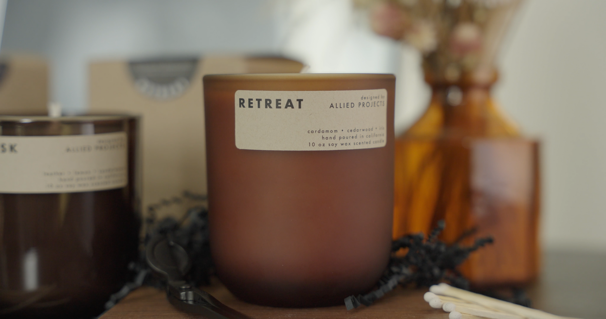 Retreat luxury candle by Allied Goods, designed for a rejuvenating, fresh home fragrance. Eco-friendly Retreat candle with light fragrance, ideal for relaxation and self-care. Luxury candle with clean-burning wax and natural fragrance by Allied Goods. Eco-friendly candle with sustainable ingredients for a refreshing home scent.